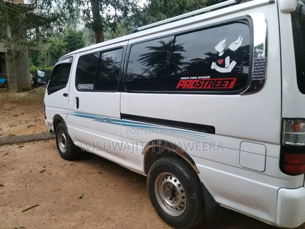 Toyota Dolphin 2003 Van (Used)