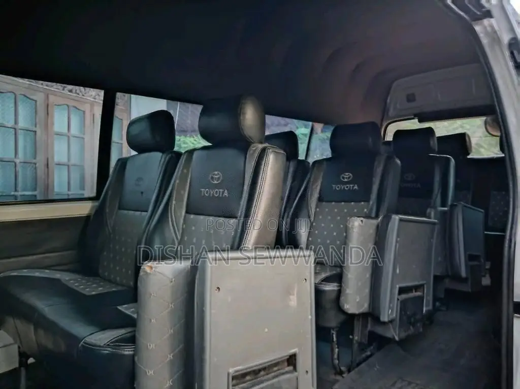 Toyota Dolphin 1992 Van (Used)