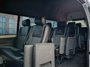 Toyota Dolphin 1992 Van (Used)