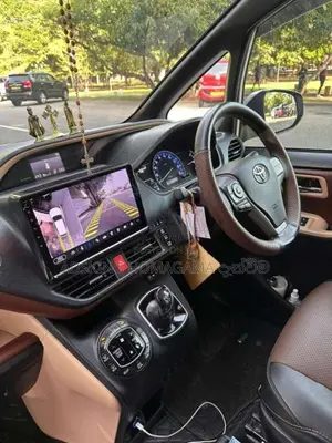 Toyota Voxy Noah 2015 Van (Used)