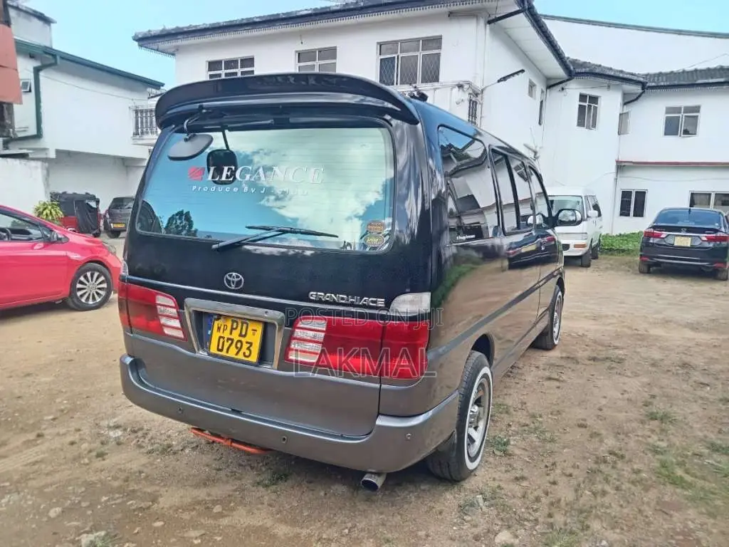 Toyota Granvia 2007 Van (Used)