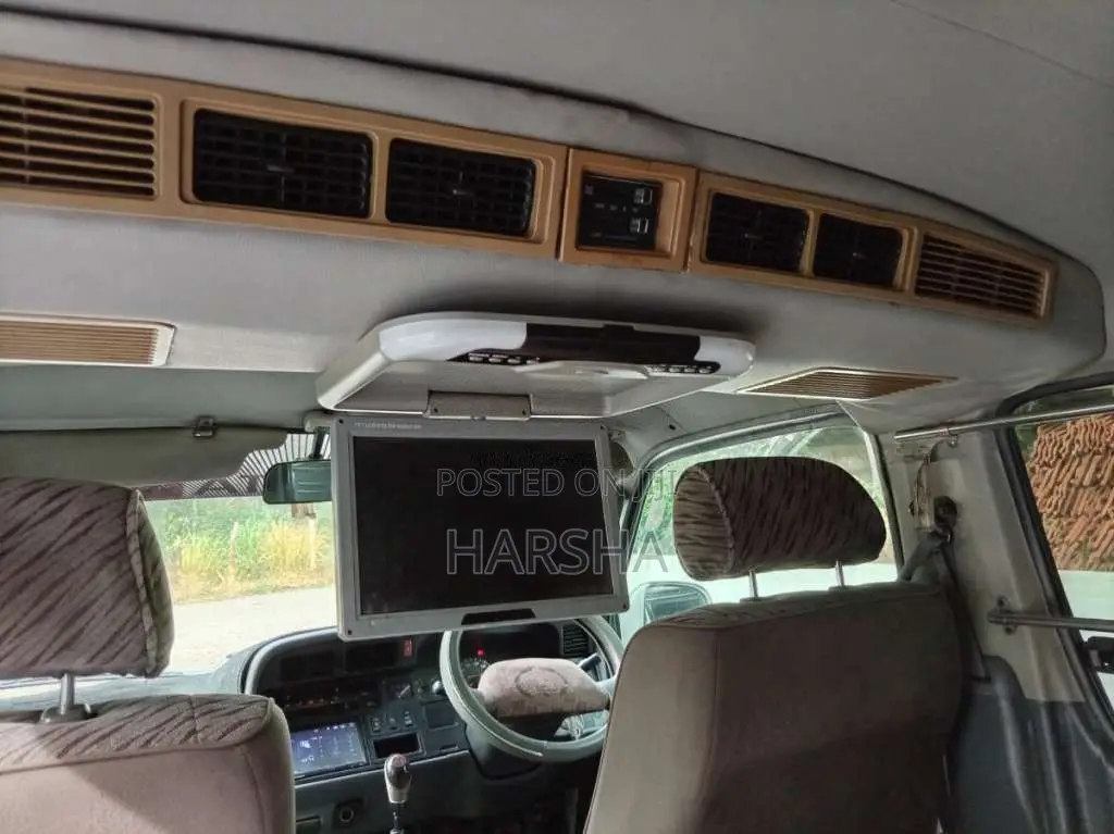 Toyota Dolphin 1997 Van (Used)