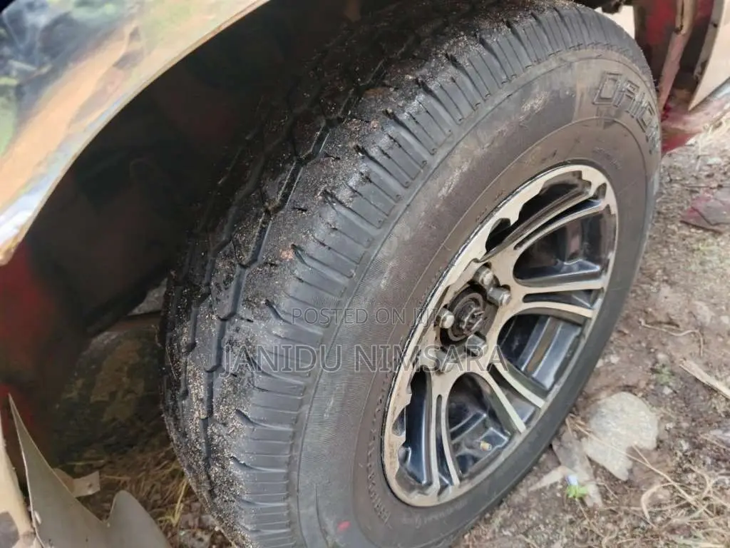 Toyota HIACE 1983 Van (Used)