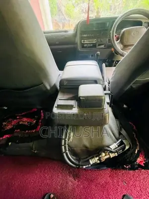 Toyota Dolphin 2004 Van (Used)