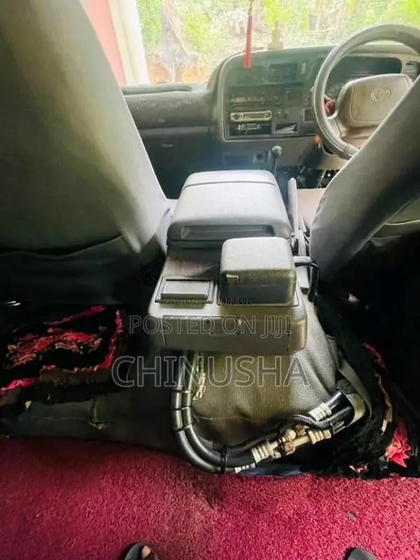 Toyota Dolphin 2004 Van (Used)