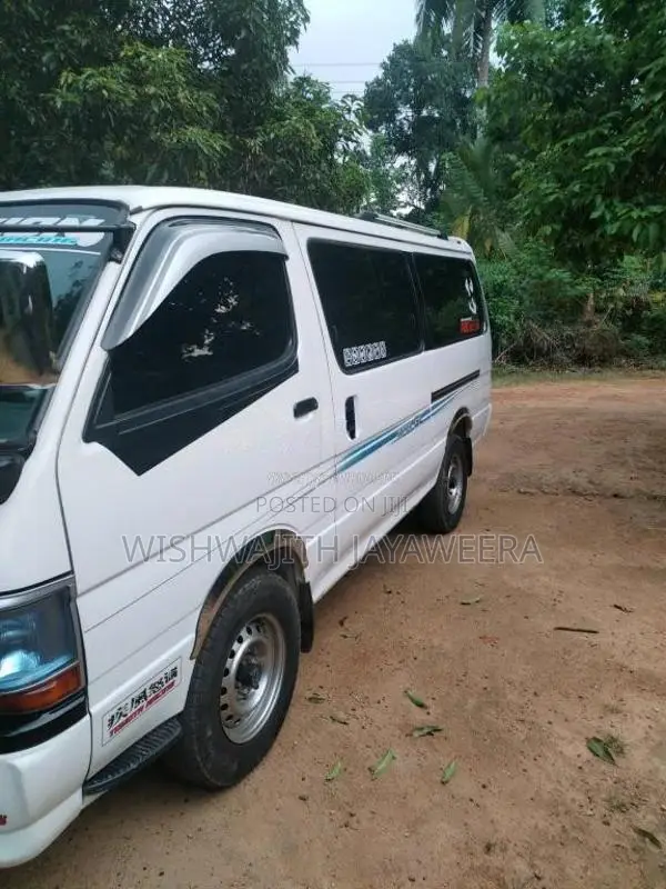 Toyota Dolphin 2003 Van (Used)
