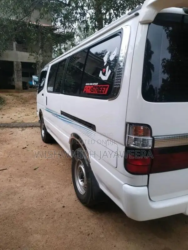 Toyota Dolphin 2003 Van (Used)