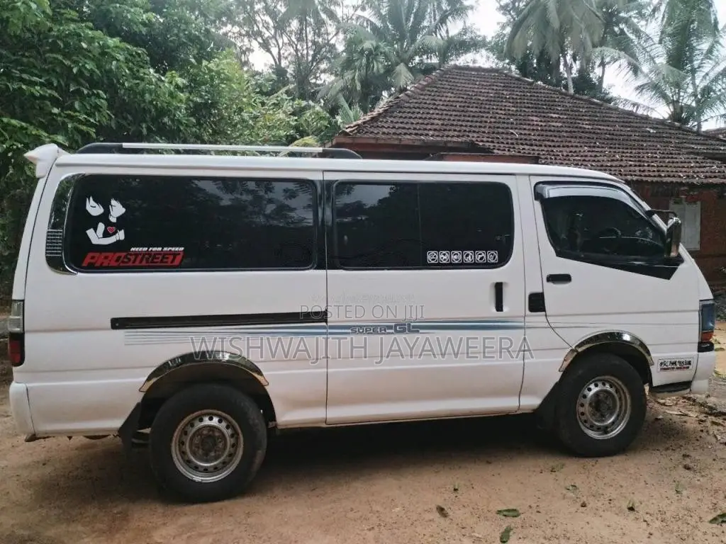 Toyota Dolphin 2003 Van (Used)