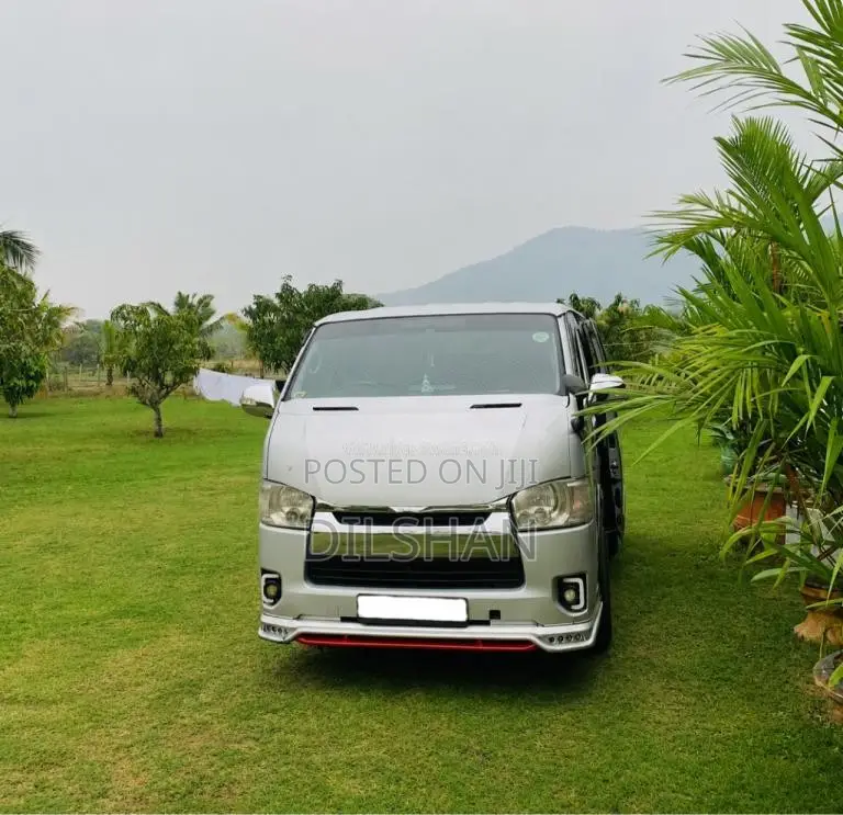 Toyota KDH 2010 Van (Used)