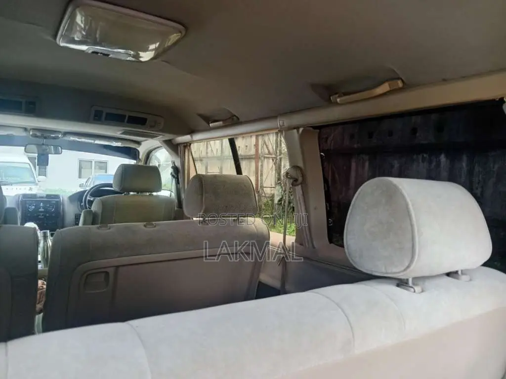 Toyota Granvia 2007 Van (Used)