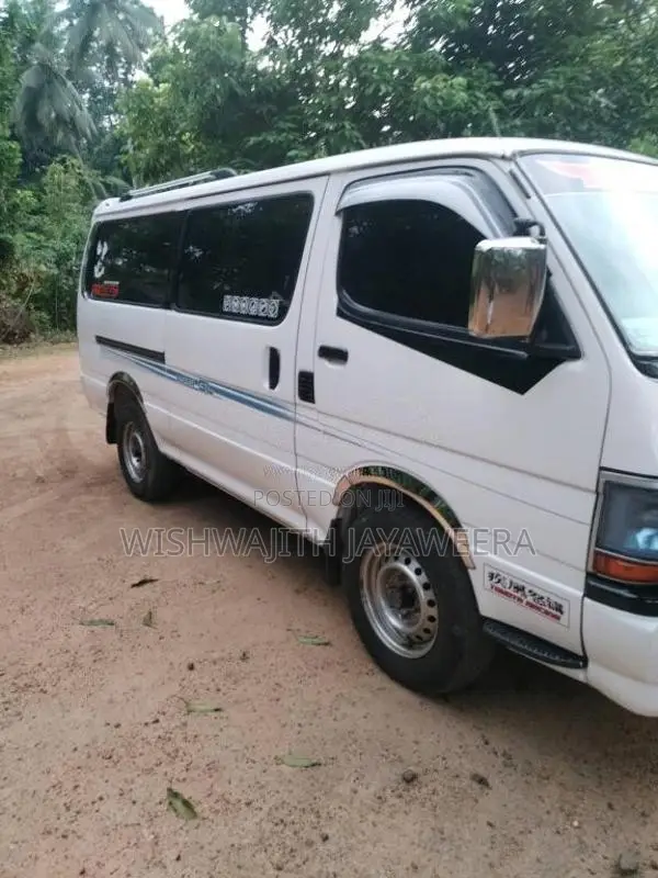 Toyota Dolphin 2003 Van (Used)