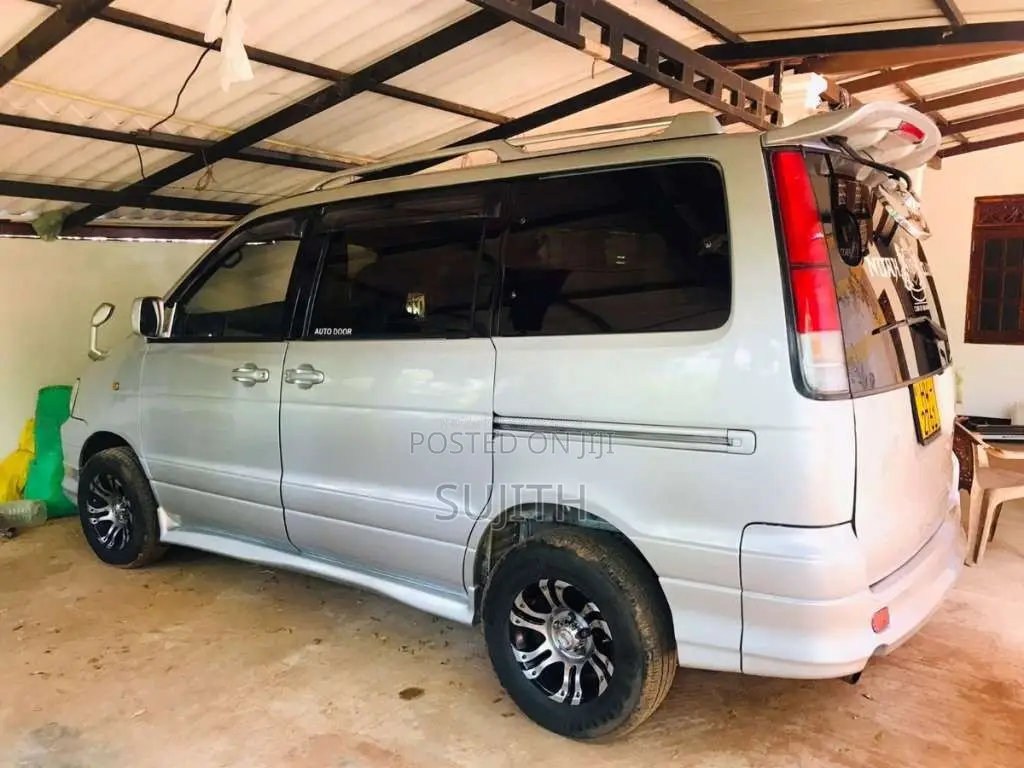 Toyota CR42 2000 Van (Used)