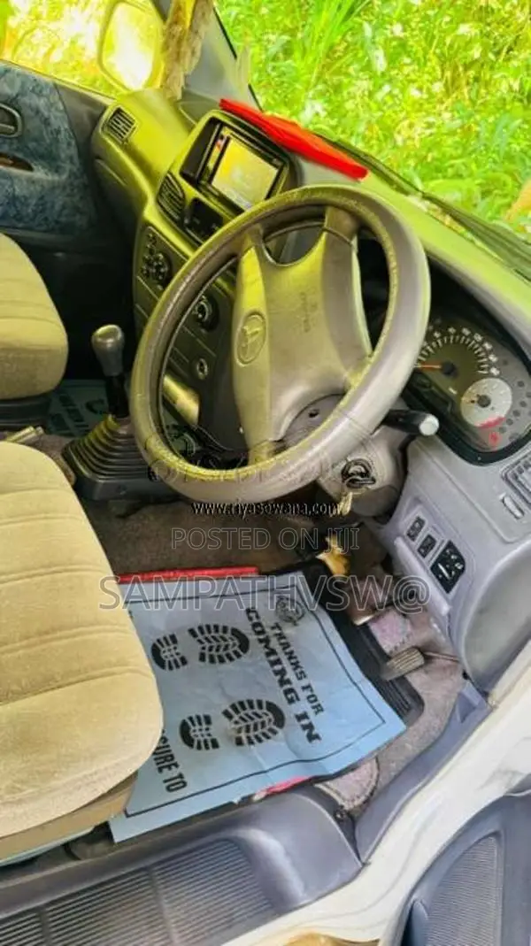 Toyota Noah 1998 Van (Used)