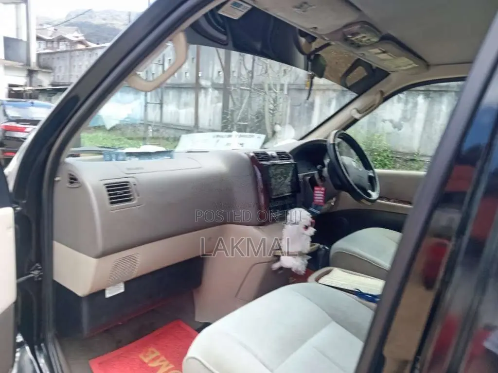 Toyota Granvia 2007 Van (Used)