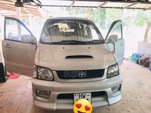 Toyota CR42 2000 Van (Used)