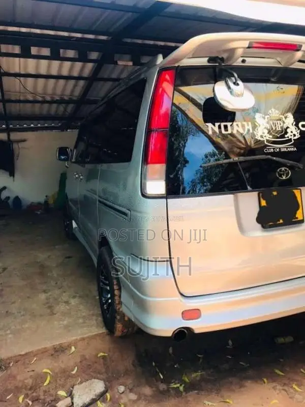 Toyota CR42 2000 Van (Used)