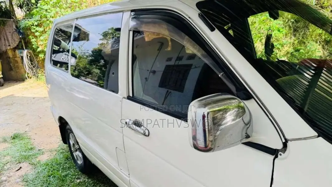 Toyota Noah 1998 Van (Used)