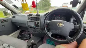 Toyota Granvia 2007 Van (Used)