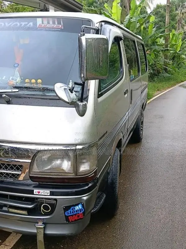 Toyota Dolphin 1993 Van (Used)