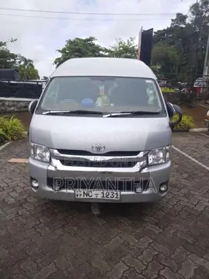 Toyota KDH 2010 Van (Used)