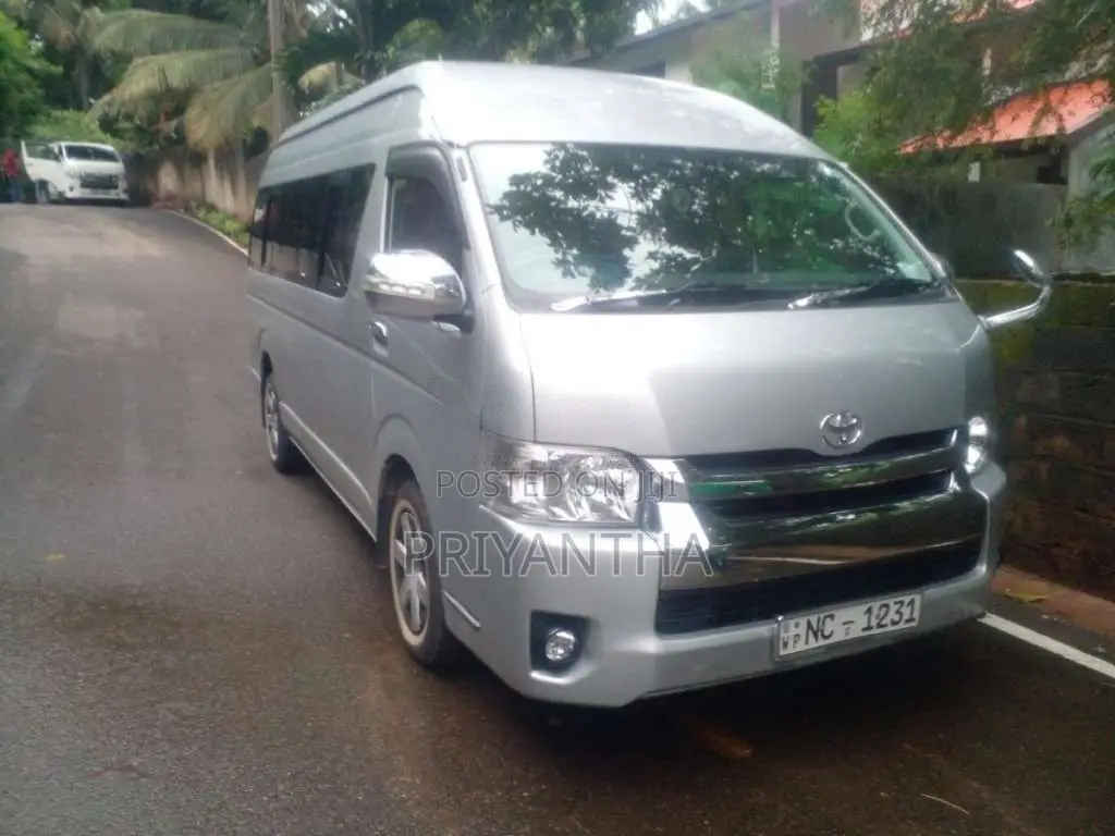 Toyota KDH 2010 Van (Used)