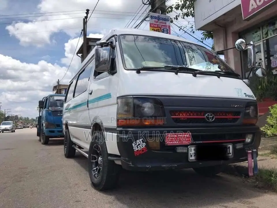Toyota Dolphin 1998 Van (Used)