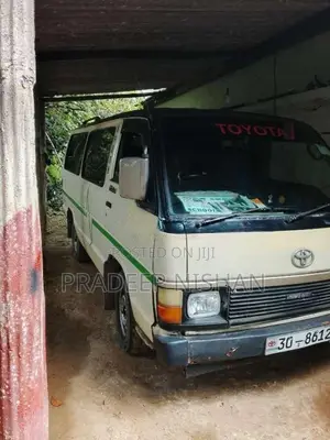 Toyota HIACE 1984 Van (Used)