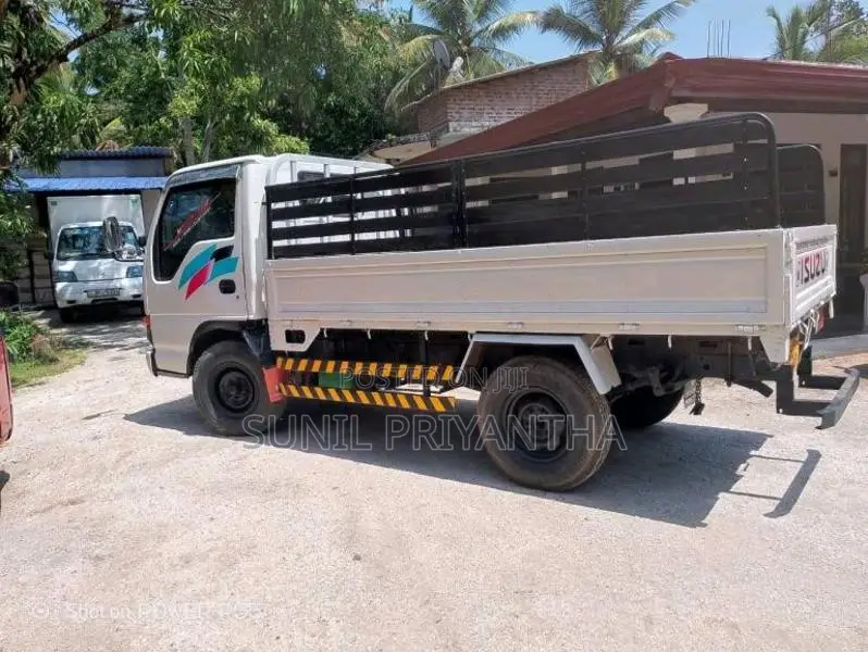 Isuzu NHR 2000 Lorry (Used)
