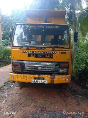 Ashok-Leyland Tipper 2010 Lorry (Used)