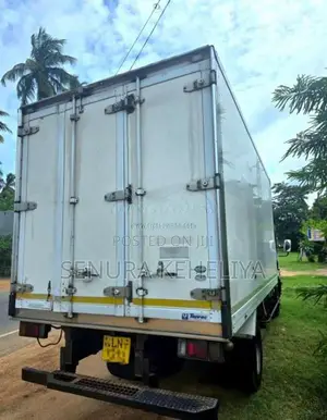 Isuzu ELF 2011 Lorry (Used)