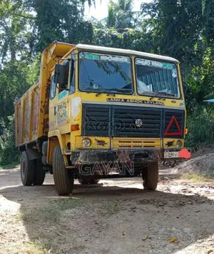 Ashok-Leyland Tipper 2016 Lorry (Used)