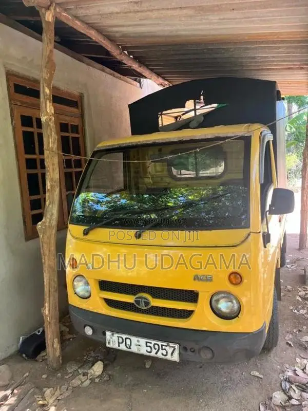 Tata Dimo Batta 2011 Lorry (Used)