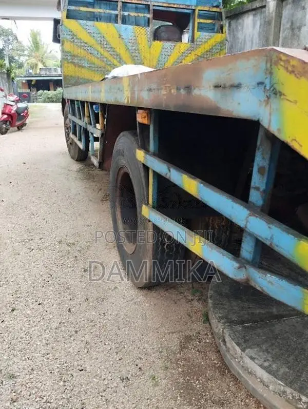 Tata 1210 SE Closed 1988 Lorry (Used)