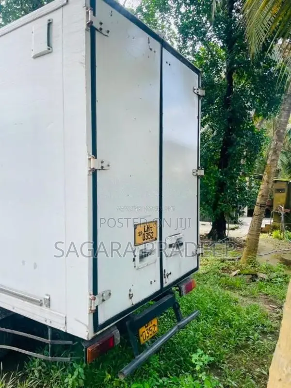 FAW Full Body 2012 Lorry (Used)
