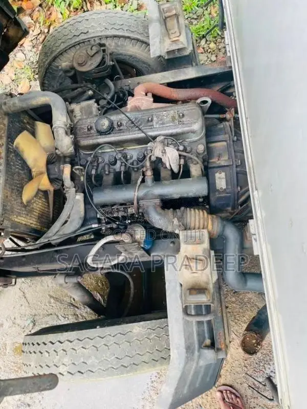 FAW Full Body 2012 Lorry (Used)