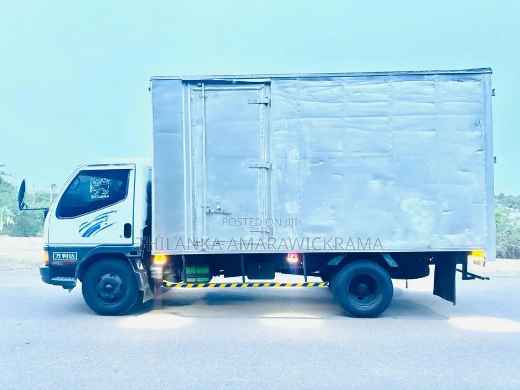 Mitsubishi Canter 4D35 2002 Lorry (Used)