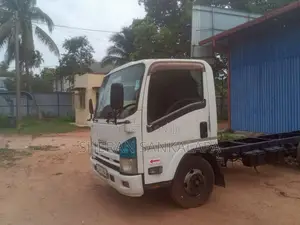 Isuzu Full Body 2018 Lorry (Used)