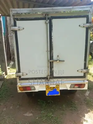 Mitsubishi U6 1t 2001 Lorry (Used)