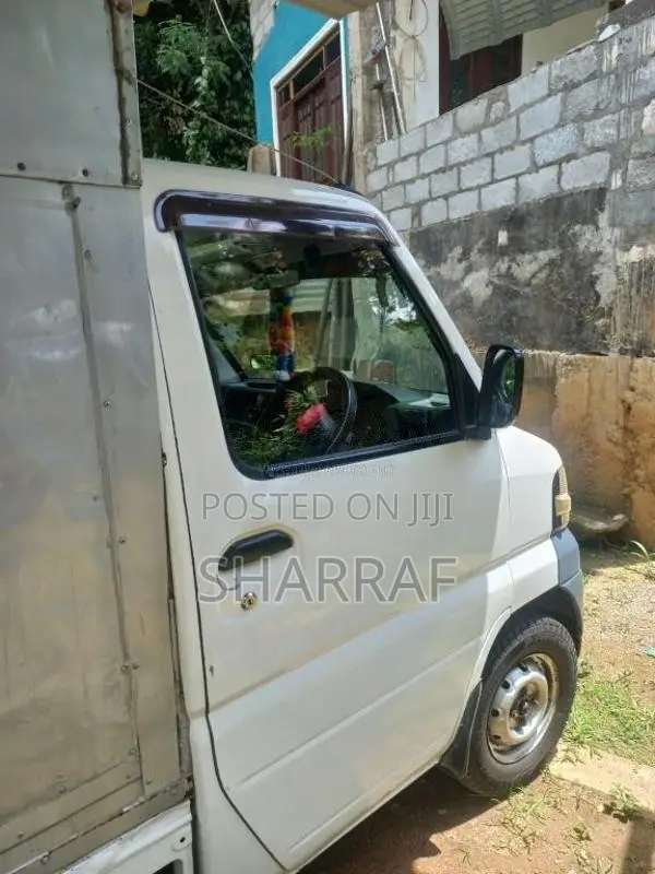 Mitsubishi U6 1t 2001 Lorry (Used)