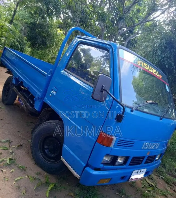 Isuzu CANTER 1982 Lorry (Used)