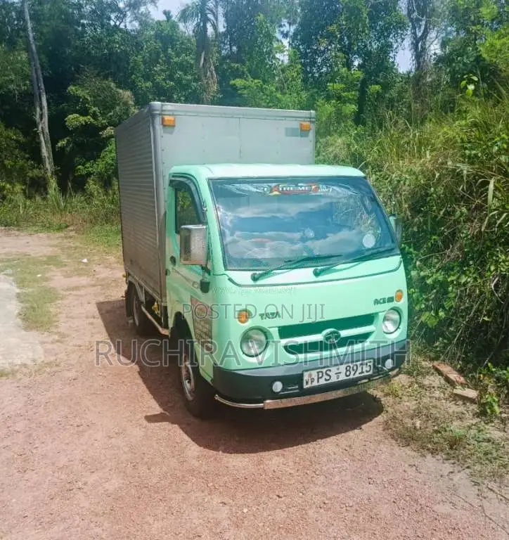 Tata Dimo Batta 2013 Lorry (Used)