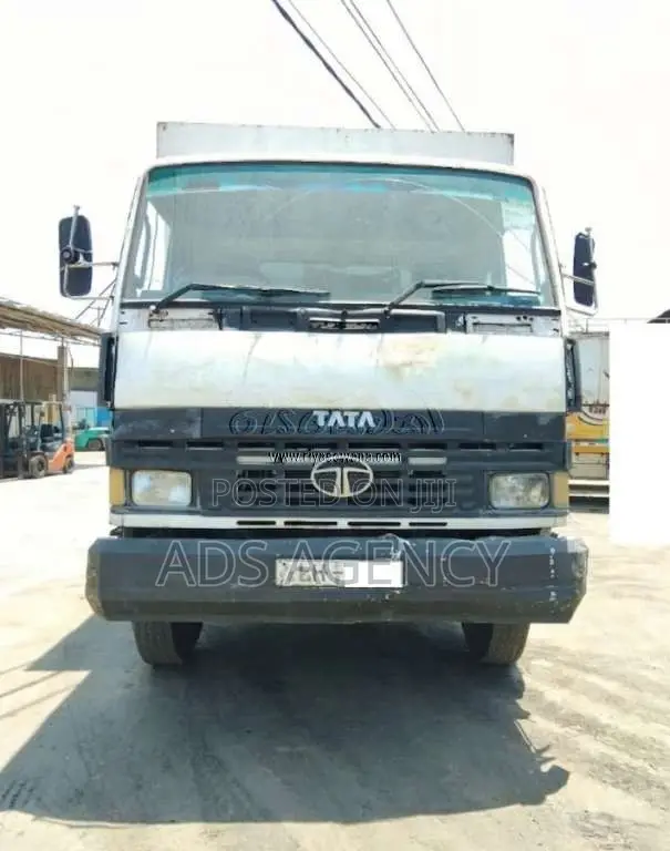 Tata LPT 1618 06 Wheel Full Body 2010 Lorry (Used)