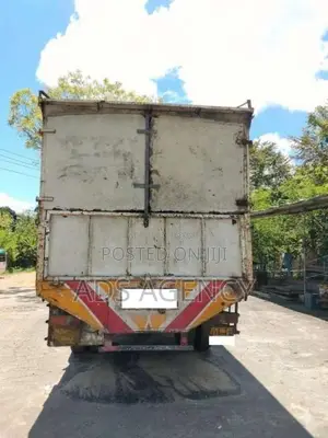 Tata LPT 1618 06 Wheel Full Body 2011 Lorry (Used)