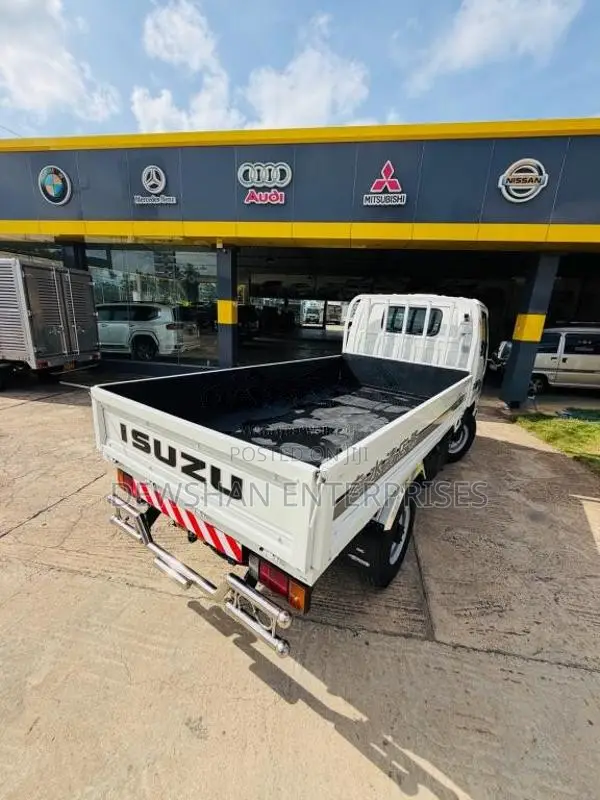 Isuzu NKR 2007 Lorry (Used)