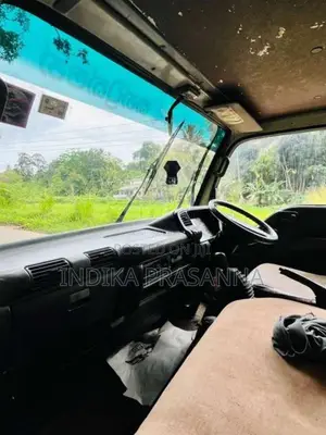 Isuzu NHR69 2002 Lorry (Used)