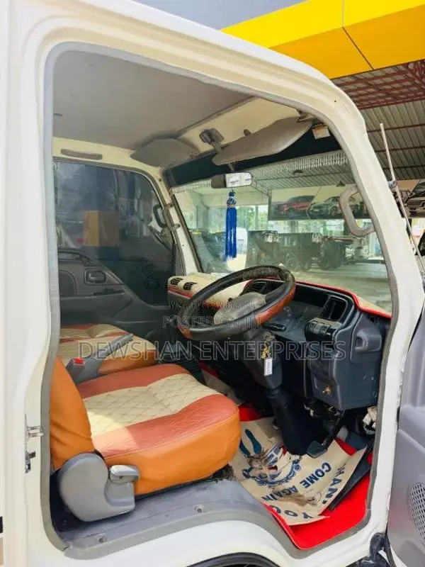 Isuzu NKR 2007 Lorry (Used)