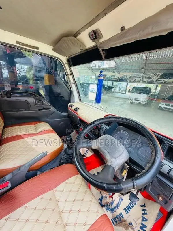 Isuzu NKR 2007 Lorry (Used)