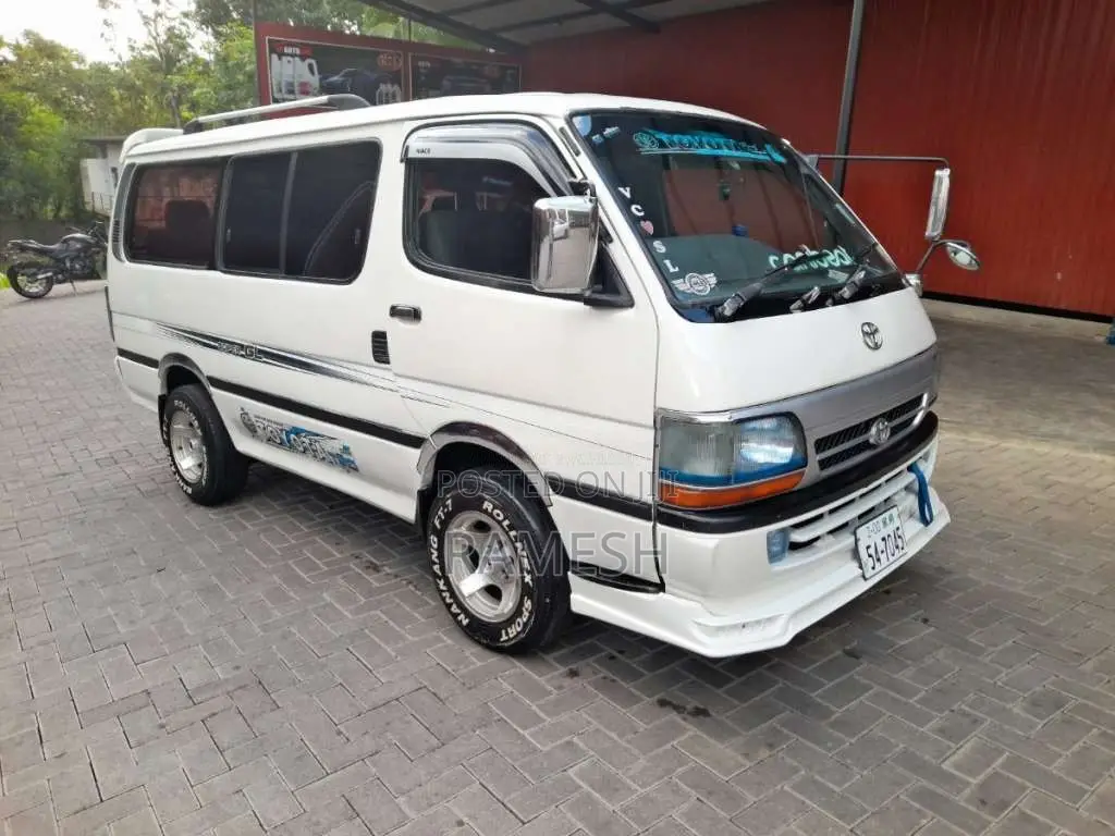 Toyota Dolphin 1990 Van (Used)