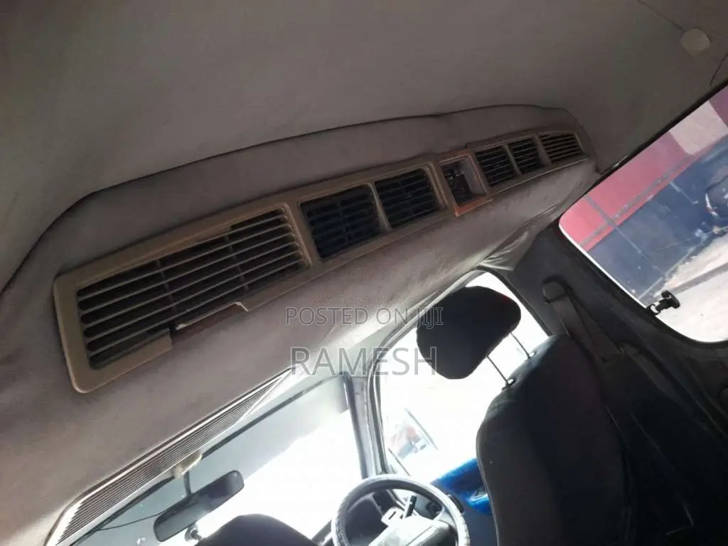 Toyota Dolphin 1990 Van (Used)