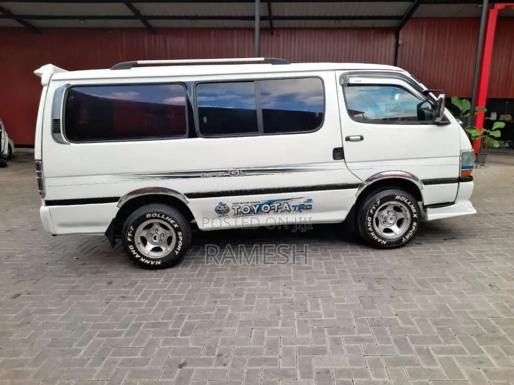 Toyota Dolphin 1990 Van (Used)